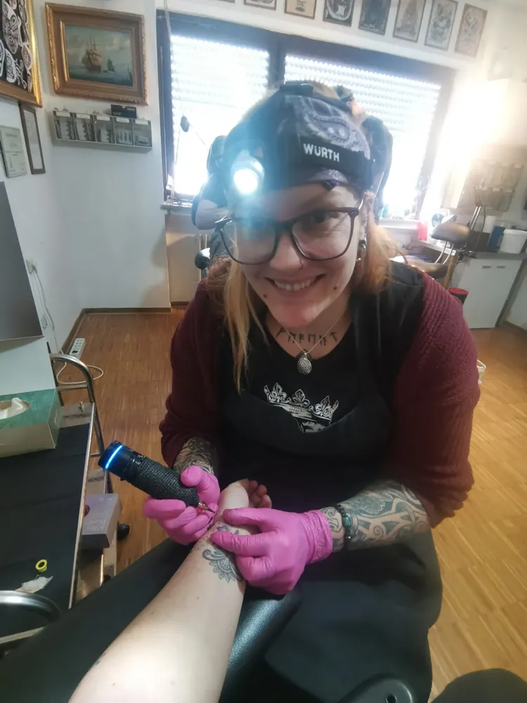 Jula von Lightning Art Tattoo